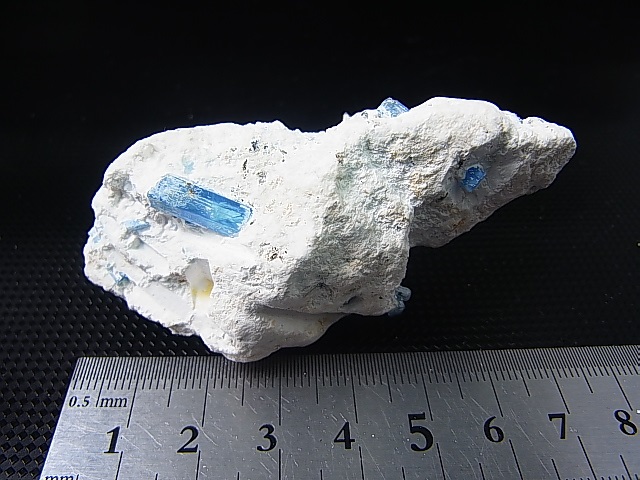 画像: ベトナム・タインホア産宝石品質アクアマリン付きカオリナイト 44.6g