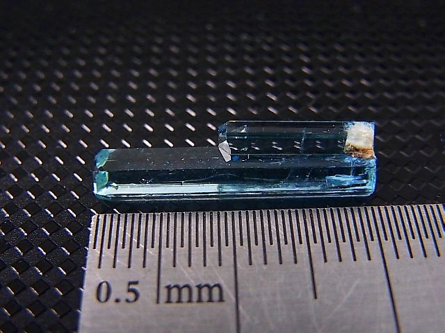 画像: ジェムグレード宝石需要品質：ベトナム産アクアマリン柱状結晶原石（ダブル） 4.4カラット