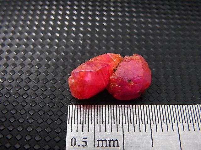 画像: ベトナムLuc Yen産ルビー原石 8.8カラット