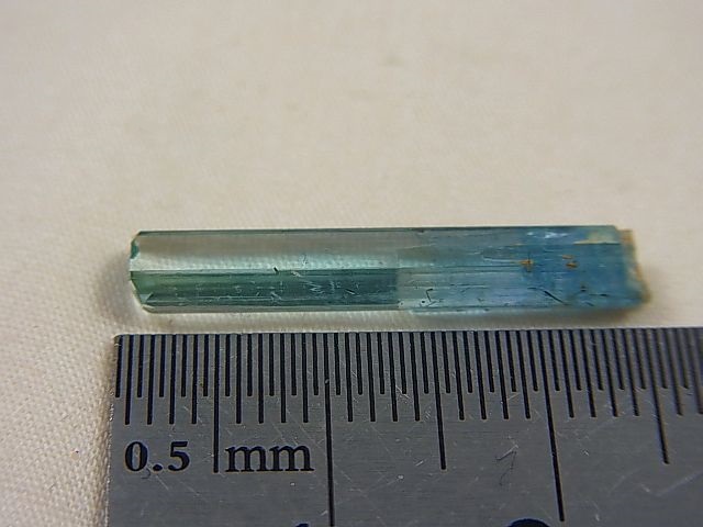 画像: ジェムグレード宝石需要品質：ベトナム産アクアマリン柱状結晶原石 3.4カラット