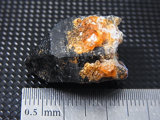 画像: 福建省産スペサルティンガーネット付きスモーキー水晶原石 8.9g