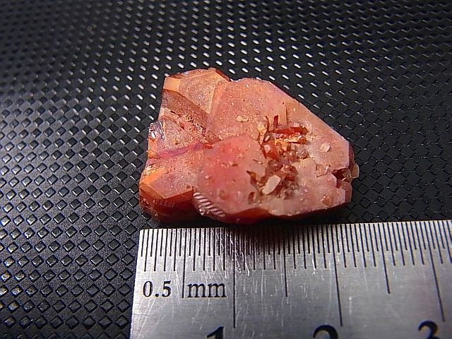 画像: モロッコ産フローターバナジナイト原石 10.6g