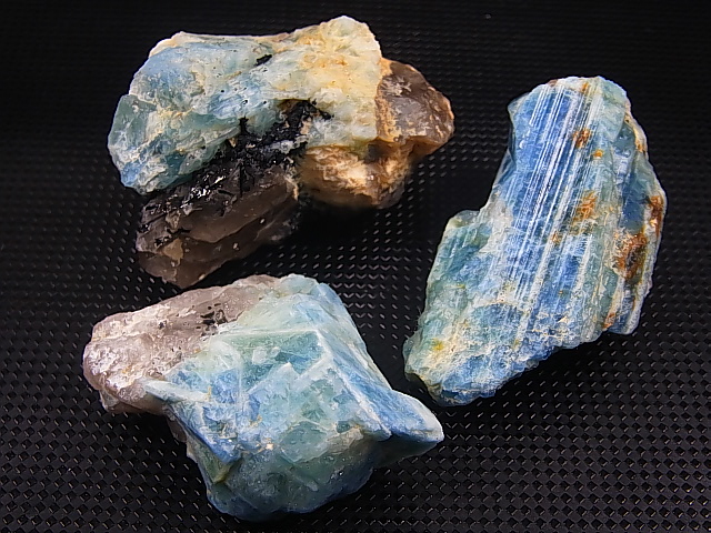 画像1: ベトナム産ディープブルーカラーアクアマリン結晶原石（水晶付き） 3点セット トータル 104.6g