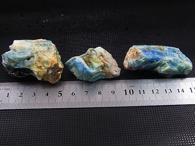 画像: ベトナム産ディープブルーカラーアクアマリン結晶原石（水晶付き） 3点セット トータル 104.6g