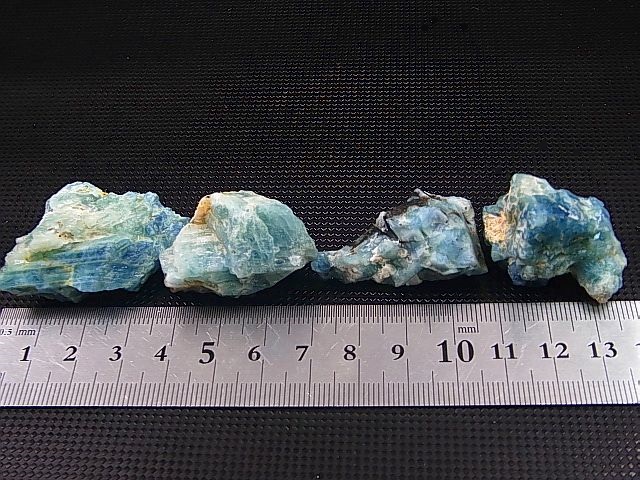 画像: ベトナム産ディープブルーカラーアクアマリン結晶原石 4点セット トータル 69.4g