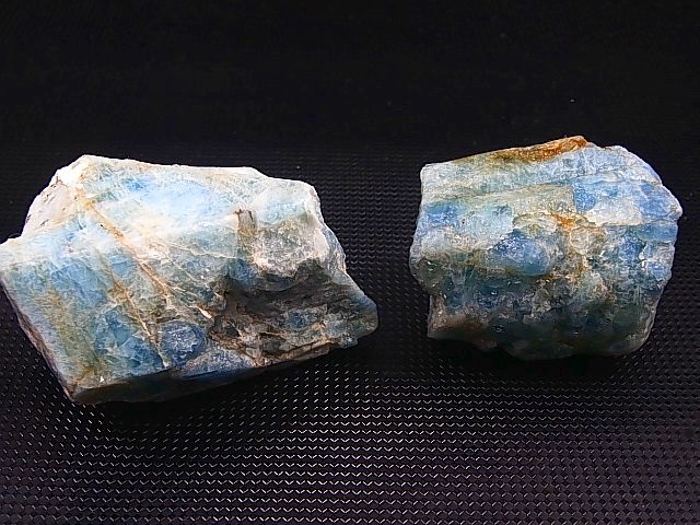画像: ベトナム産ディープブルーカラーアクアマリン柱状結晶原石 2点セット トータル 210.6g