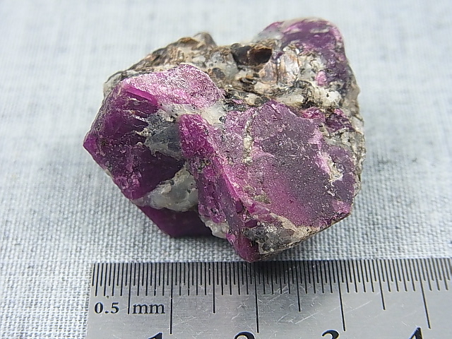 画像: ノルウェー産コランダム（ルビー）原石 34.2g