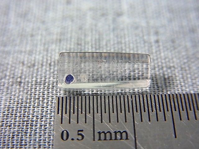 画像: マダガスカル産フローライトインクオーツ研磨原石 0.5g