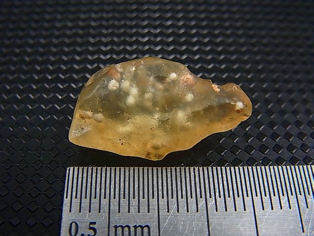 画像: リビアングラス原石（クリストバライト入り） 1.4g