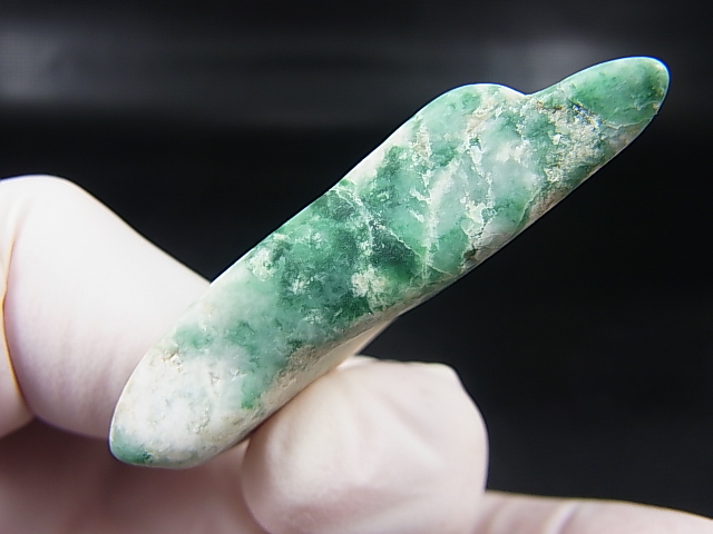 画像2: 糸魚川青海川金山谷産グリーンひすい原石 18.7g