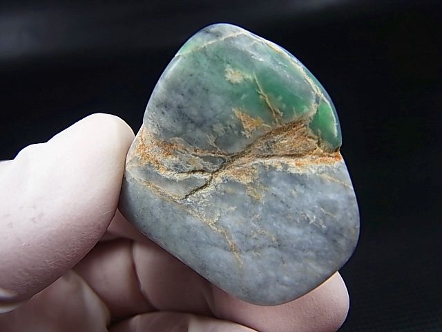 画像2: 糸魚川青海川金山谷産グリーンひすい原石 28.0g