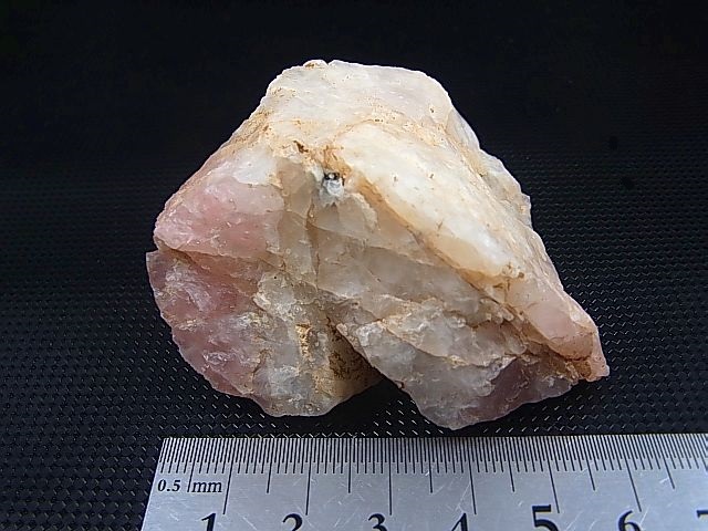 画像: 福島県桜石山産ローズクォーツ（紅石英）原石 121.1g