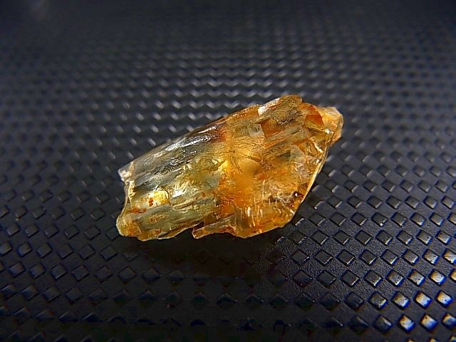 画像: フィンランド産ヘリオドール宝石質原石 6.1カラット