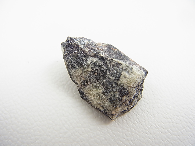 画像: スウェーデン・ダーラナ産ロードナイト原石 6.7g