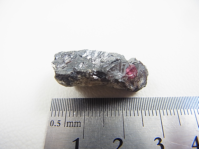画像: スウェーデン・ダーラナ産ロードナイト原石 6.7g
