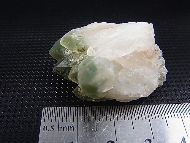 画像: 荒川鉱山産緑水晶（連晶） 19.8g