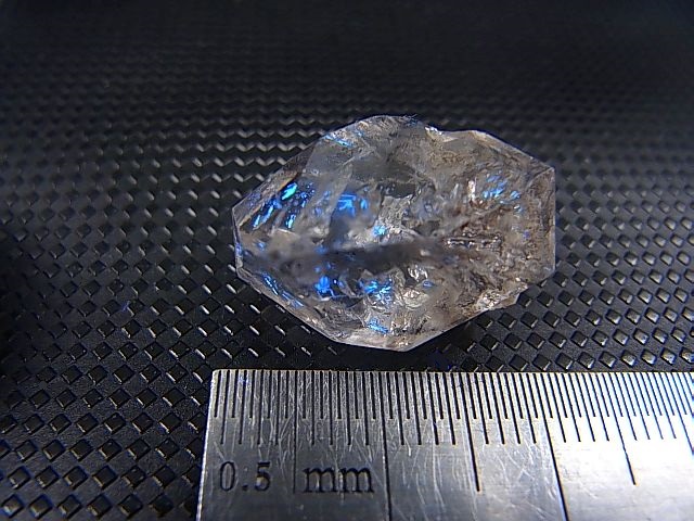 画像: パキスタン・クエッタ産蛍光オイル入りＤＴ水晶 3.9g