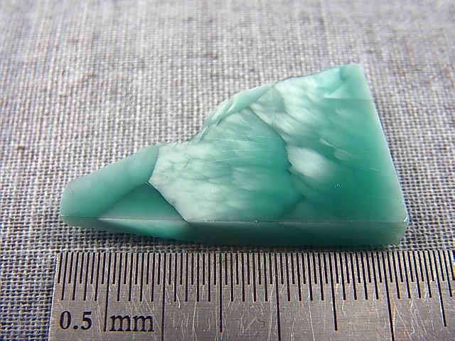 画像: ヴィクトリアストーン（飯盛ラボストーンIL-stone）レアカラー：ブルーシルバー原石 17.0カラット