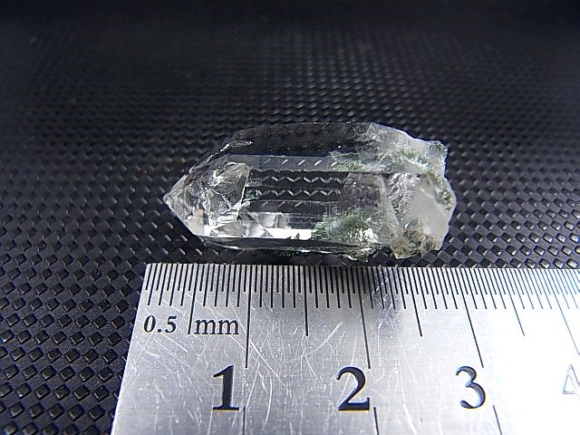 画像: インド・マニハール産ウォータークリア水晶（クローライト入り） 6.1g