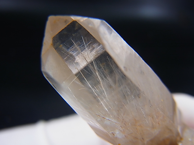 画像: 川上村産角閃石入り水晶ポイント 8.2g