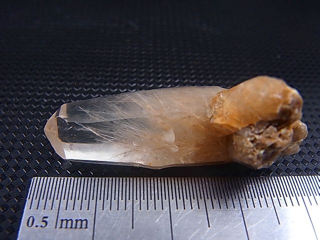 画像: 川上村産角閃石入り水晶ポイント 8.2g