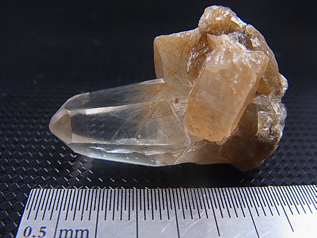 画像: 川上村産角閃石入り水晶ポイント 11.9g