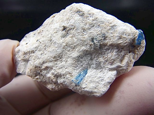 画像: ベトナム・タインホア産宝石品質アクアマリン付きカオリナイト 14.0g