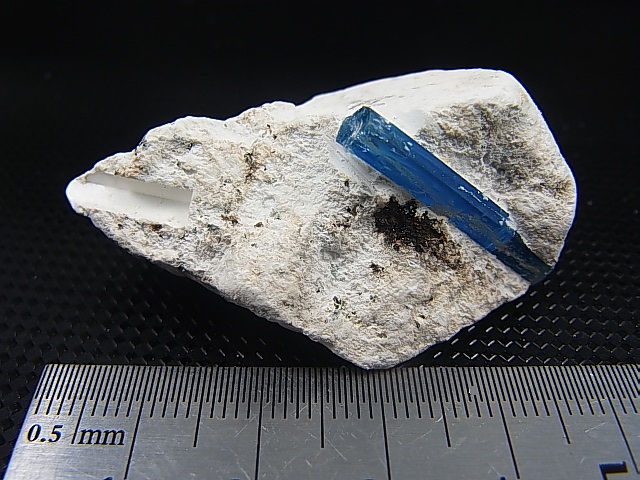 画像: ベトナム・タインホア産宝石品質アクアマリン付きカオリナイト 14.0g