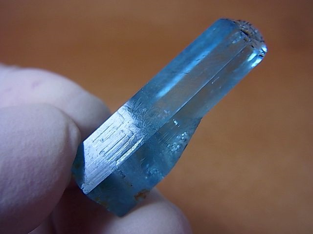 画像: ジェムグレード宝石需要品質：ベトナム産アクアマリン柱状結晶原石（ブラックトルマリン付き） 34.0カラット