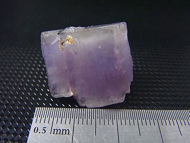 画像: ポルトガル・パナスケイラ産パープルアパタイト原石 12.1g