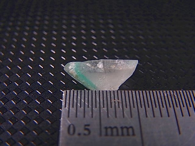 画像: 南アフリカ・メッシーナ鉱山産アホイトイン水晶（未研磨） 0.2g