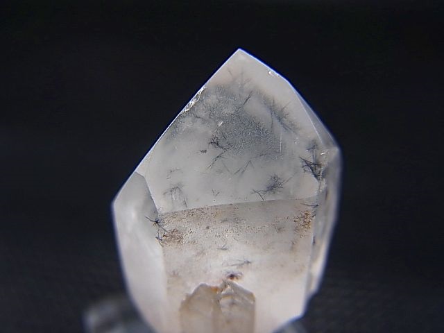 画像: マダガスカル産ホーランダイトインキャンドルクオーツ（錐面研磨） 5.8g