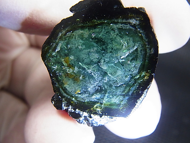 画像: ナミビア・エロンゴ産ブラック＆ブルートルマリン（研磨面あり） 121.5カラット