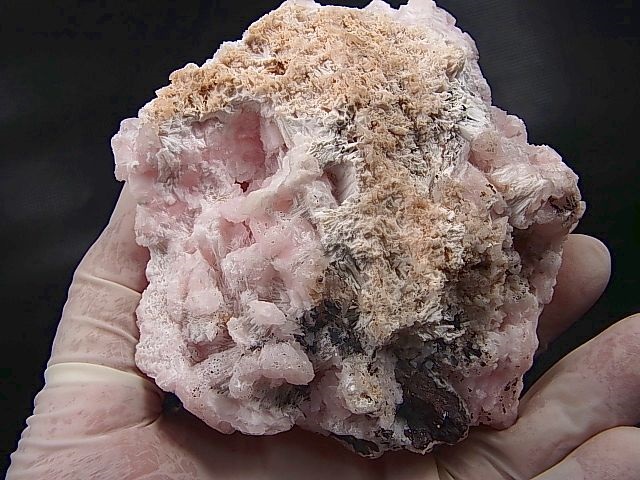 画像: キャビネットサイズ：南アフリカ産ピンクマンガンカルサイト原石（強蛍光） 513.0g