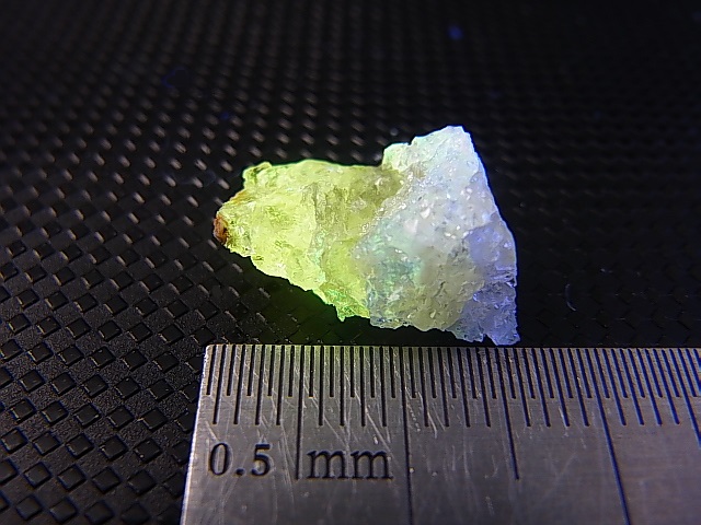 画像: Hokkaidoite北海道然別湖産蛍光オパール原石 1.2g