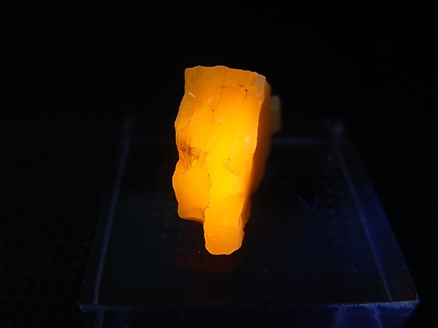 画像: Hokkaidoite北海道然別湖産蛍光オパール原石 1.9g