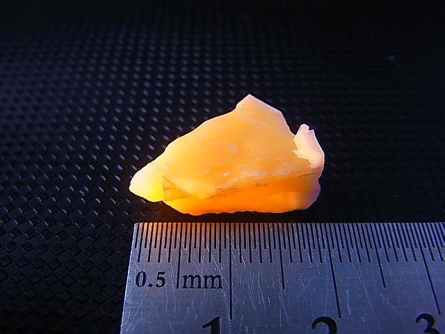 画像: Hokkaidoite北海道然別湖産蛍光オパール原石 1.9g