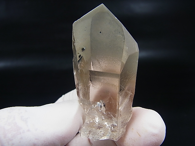 ノルウェー産ライトスモーキー水晶ポイント（アナテース外部付着/内包