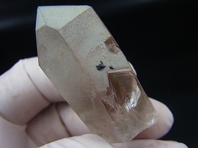 ノルウェー産ライトスモーキー水晶ポイント（アナテース外部付着/内包
