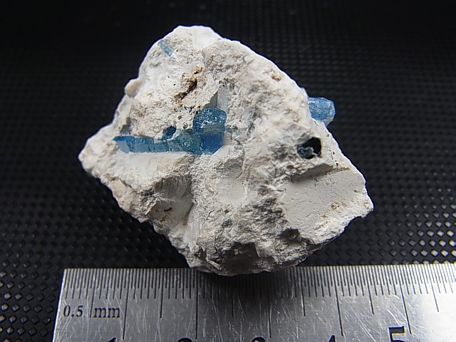 画像: ベトナム・タインホア産宝石品質アクアマリン付きカオリナイト 27.8g