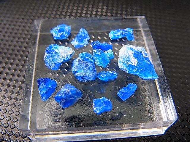 画像: ドイツ産アウィナイト結晶原石 1パック トータル 3.6カラット