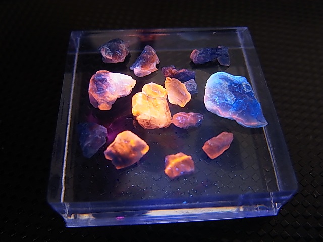 画像: ドイツ産アウィナイト結晶原石 1パック トータル 3.6カラット