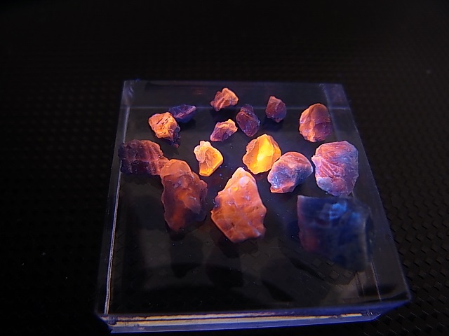 画像: ドイツ産アウィナイト結晶原石 1パック トータル 5.5カラット