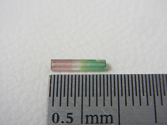 画像: ブラジル産バイカラートルマリン（ピンク/グリーン）柱状結晶 0.1カラット