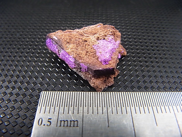 画像: 南アフリカ・チュワニン鉱山産ピンクスギライト原石 3.5g