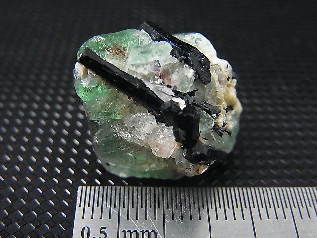 画像: ナミビア・エロンゴ産フローライト＆ショール原石 9.1g