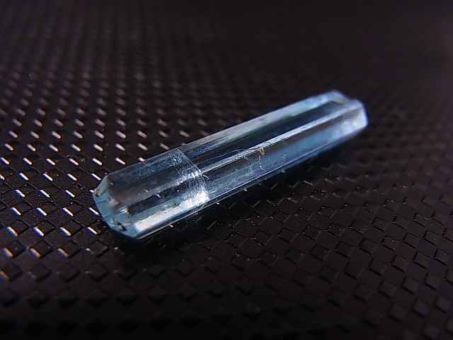 画像: ジェムグレード宝石需要品質：ベトナム産アクアマリン柱状結晶原石 4.0カラット