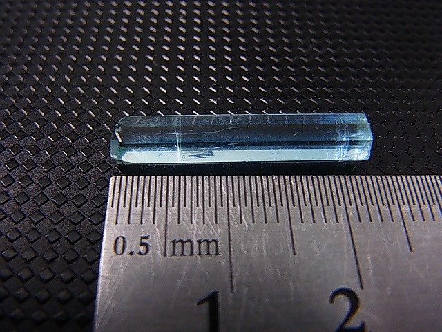 画像: ジェムグレード宝石需要品質：ベトナム産アクアマリン柱状結晶原石 4.0カラット