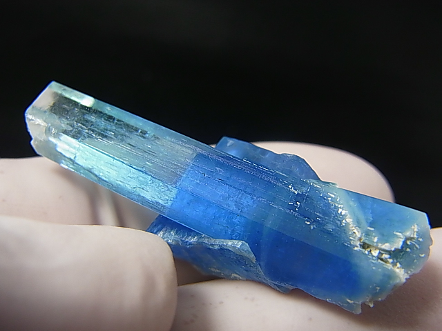 画像: ジェムグレード宝石需要品質：ベトナム産アクアマリン柱状結晶原石（連晶） 37.9カラット