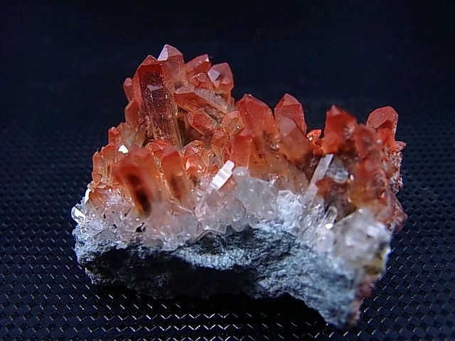 画像: スウェーデン産ヘマタイト（タンジェリン）水晶クラスター 34.5g